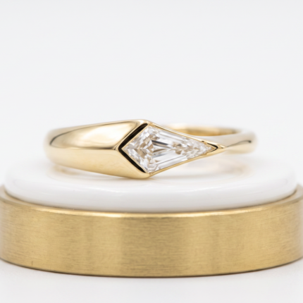 East West Kite Ring, east west kite cut diamond ring in gold, TOWIKA